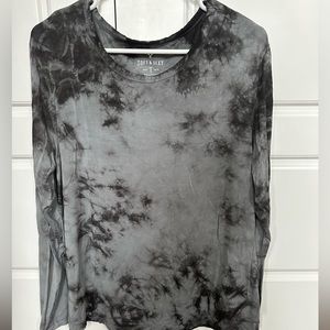 Cute gray tie dye long sleeve shirt size large